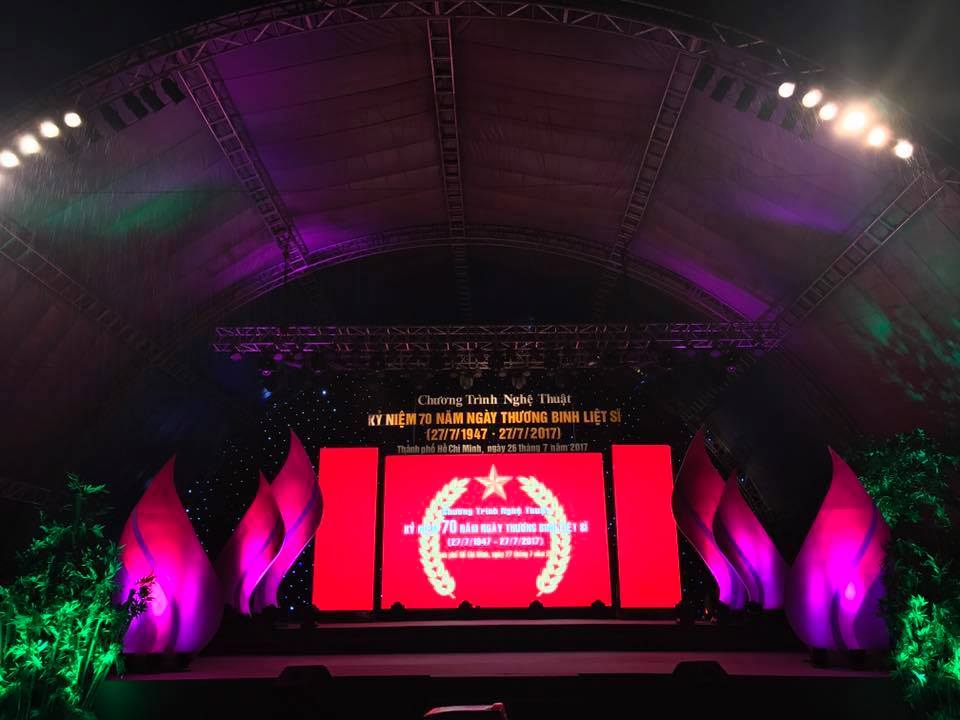 Bàn giao màn sao sân khấu cho đối tác