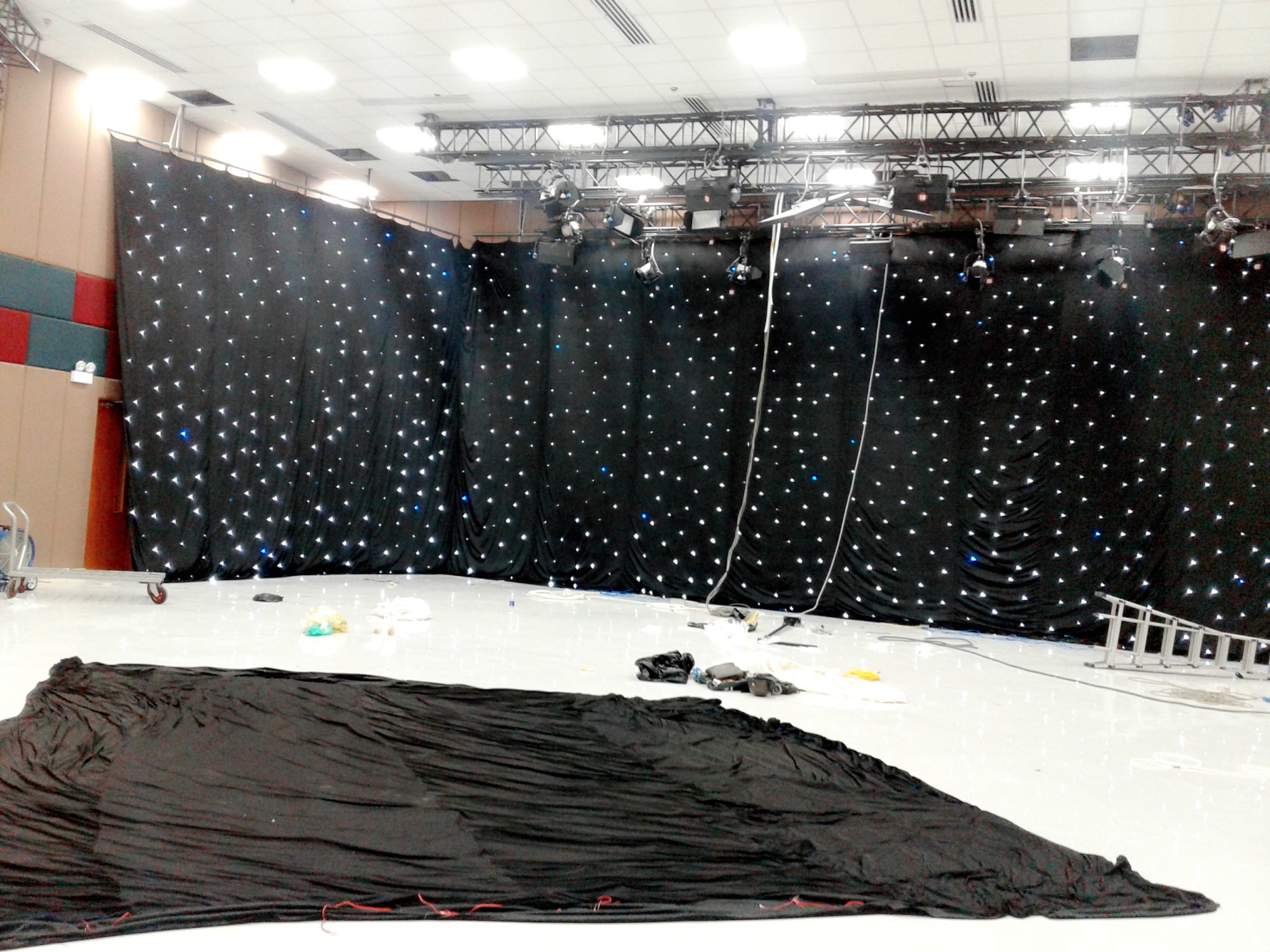 Dự án cung cấp màn sao cho phim trường Nha Trang, Phú Quốc, Và Trung Tâm Văn Hoá Đa Năng Quận 1 TP.HCM